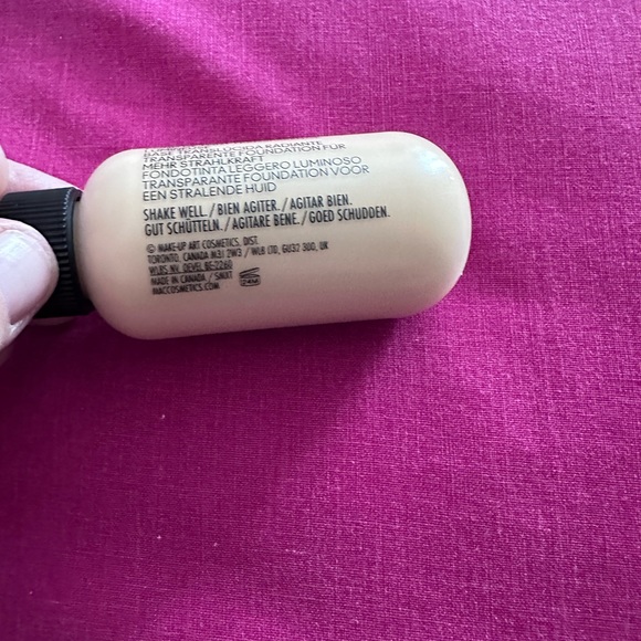 Mac STUDIO RADIANCE FACE AND BODY RADIANT SHEER FOUNDATION 50ML / 1.7 US FLOZ C2 - Picture 4 of 13